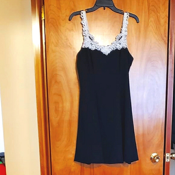 Black and White Dress - Picture 1 of 3